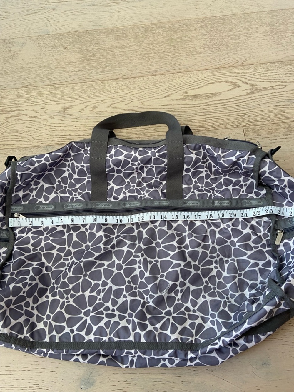LeSportsac XL Weekender Travel Bag Grey Lightweight Carry-On Overnight - Picture 8 of 13